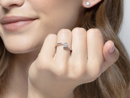 Verlobungsring Vibe  in 9K Gelbgold mit Diamant 0,50ct H/SI