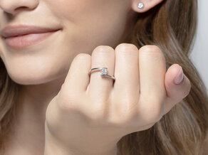 Verlobungsring Vibe  in 9K Gelbgold mit Diamant 0,50ct H/SI